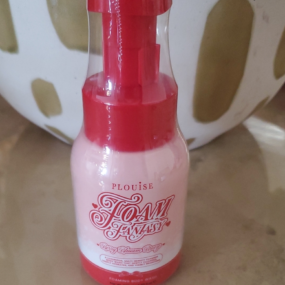 P Louise Foam Fantasy Body Wash - Berry Blossom Breeze